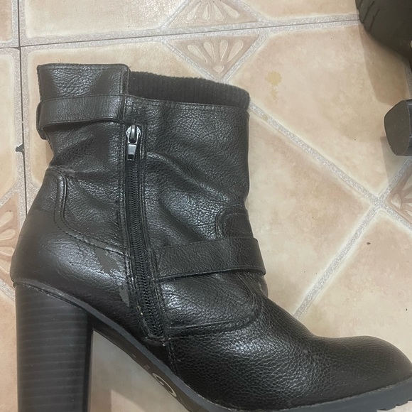 G by GUESS LEATHER ANKLE HEELED BOOTS - Picture 9 of 10